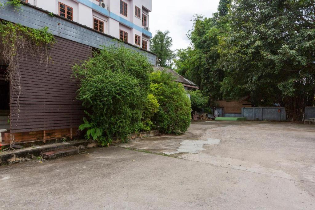 Oyo 75356 Thipsiri Lodge Chiang Mai Dış mekan fotoğraf